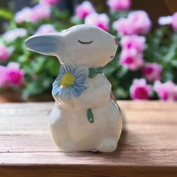 NIB! Easter Bunny Salt and Pepper Set - Picture 7 of 11